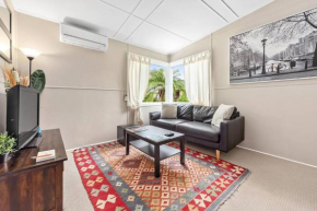 Stylish 1 Bedroom Apartment ~ New Farm